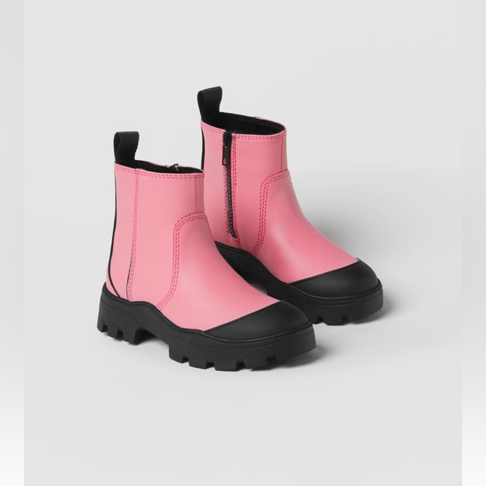 NWT Zara Size 13.5 little girl Rubberized pink and black ankle boots